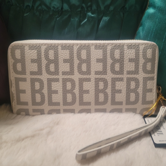 NWT bebe White/Gray with Gold Hardware. Moana Wallet - Picture 3 of 6